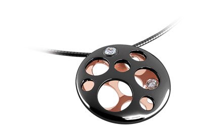 Jewellery coated with AURUNA<sup>®</sup> 500, combined with RUTHUNA<sup>®</sup> 479 Black.
