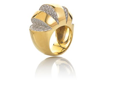 With AURUNA<sup>®</sup> 556 EF-24 electroformed hollow gold jewellery.